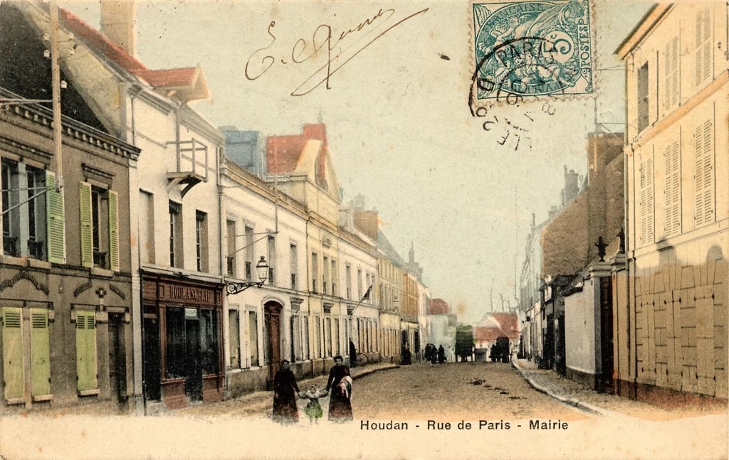 Ancienne carte postale représentant la rue de Paris.